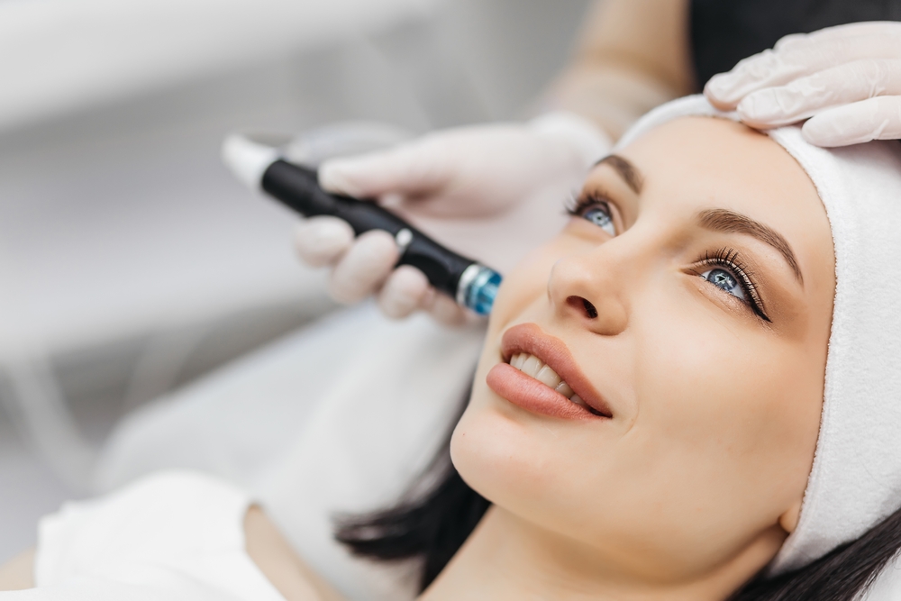 Professional female cosmetologist doing hydrafacial procedure